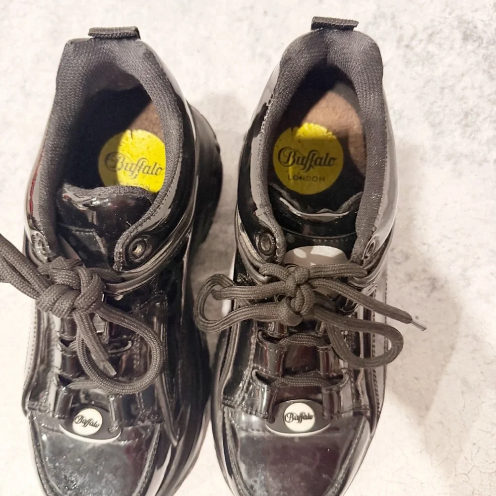 Buffalo London Classic Low Patent Leather Black Sneakers Size 39 US 8.5 *